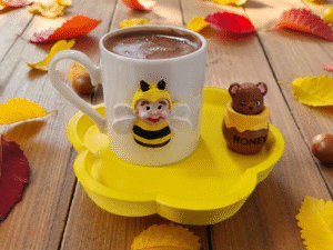 Alternative view of Vız Vız Arı Temalı 1 Kişilik Seramik Kahve Fincan Seti Tabak Mum & Dekoratif Figürlü