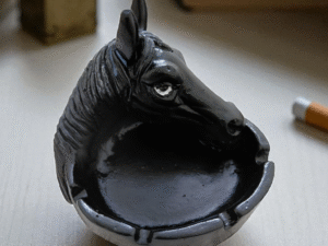 Alternative view of At Başlı Şık Tasarım Küllük – Taş Tozundan Dekoratif El Yapımı"