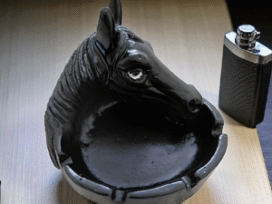 At Başlı Şık Tasarım Küllük – Taş Tozundan Dekoratif El Yapımı"