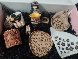 Alternative view of Leopar Desenli Kadın Figürlü 1 Kişilik hediye seti