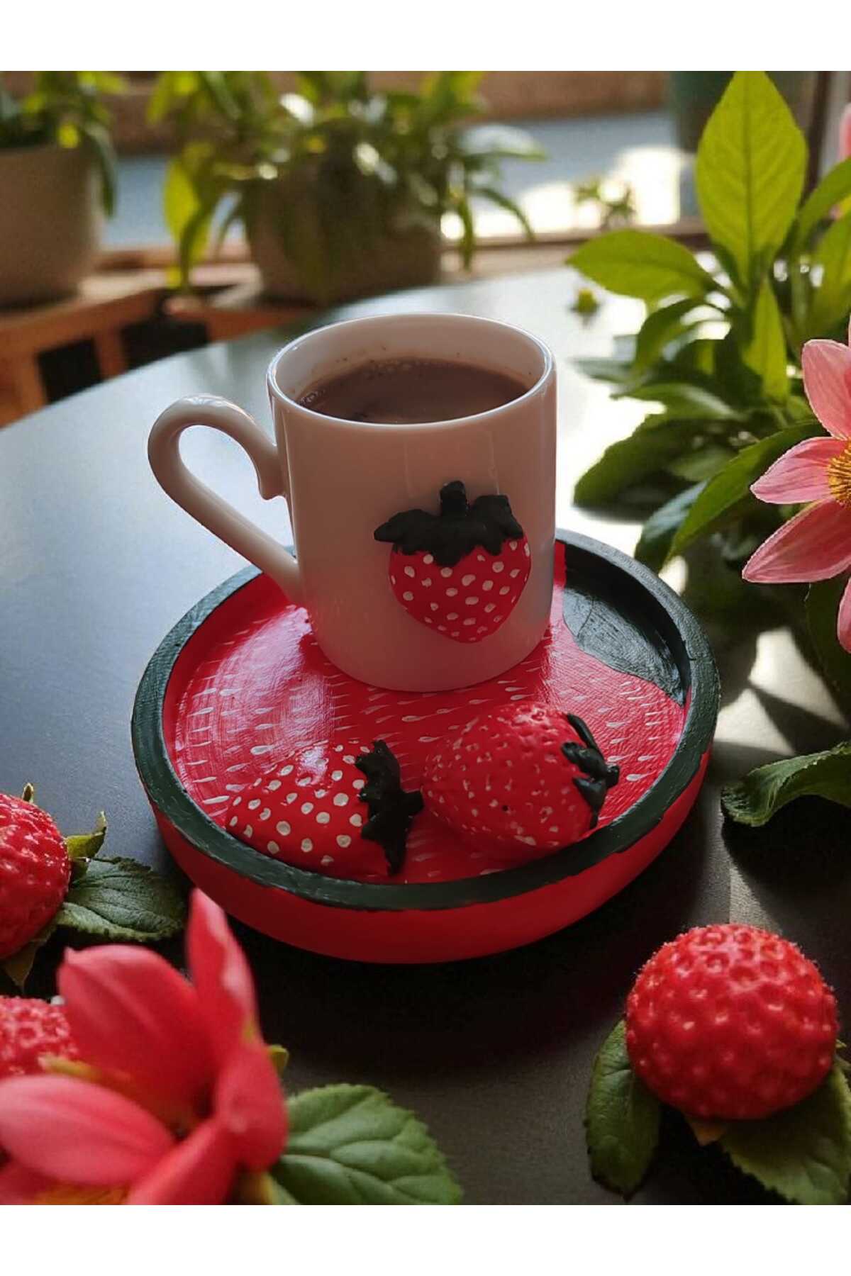 Çilek Tasarımlı Porselen Kahve Fincanı - Taş Tozu Fincan Takımı & Dekoratif Fincan Seti