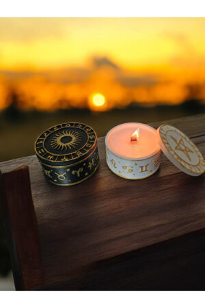 Zodyak Işığı – Burç Temalı Amber Kokulu Soya Mum Seti (2'Lİ ÖZEL TASARIM)