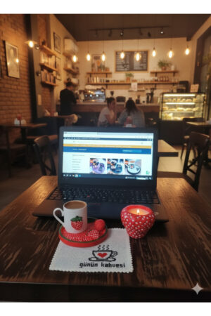 Alternative view of Çilek rüyası türk kahvesi Fincanı ve el yapımı peçete seti 1 kişilik