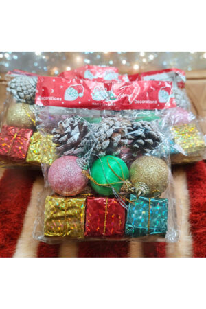 Alternative view of Yılbaşı Çam Ağacı Süsü Seti — Renkli Hediye Kutuları, Parlak Toplar ve Kozalaklar (9’lu Paket)